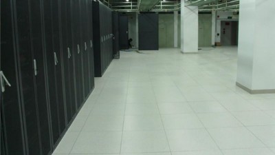 機房用的防靜電地板碰水了還能用嗎？