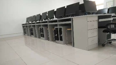 聽使用者簡(jiǎn)章明了的講述學(xué)校防靜電地板到底該怎么選，比商家有效