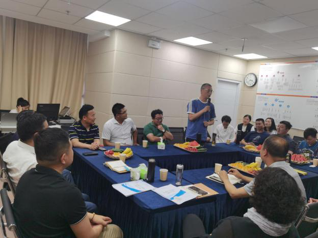 新老牛商暢所欲言，自我介紹，分享經驗