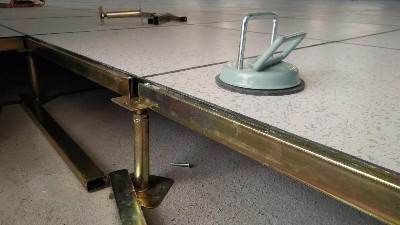 西安機房安裝防靜電地板有沒有必要，看看工作人員怎么說
