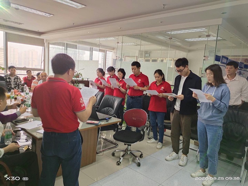 主持人對未來星地板企業告知